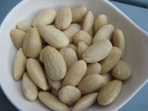 Almonds can help to lose weight