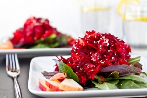 healthy beetroot and spinach salad 