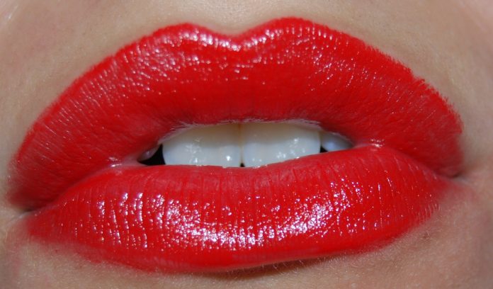 tips to get rid of dark lips naturally