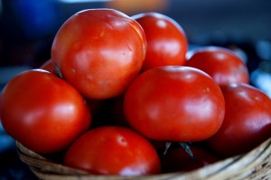 Tomato packs for Sun Protection and glowing skin