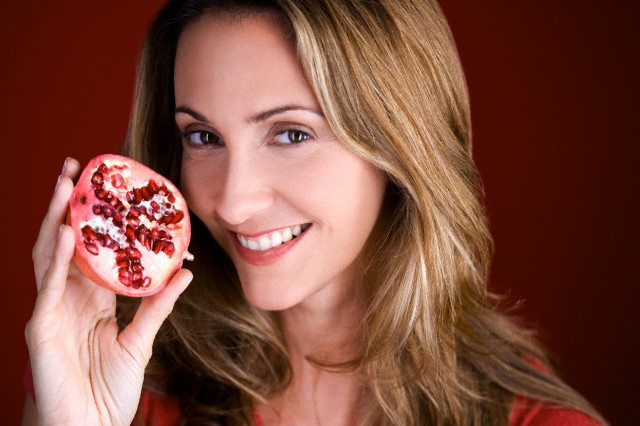 skin care benefits of pomegranate juice