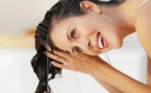 Beer Rinse 300x185 - Six solutions to treat smelly hair