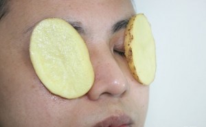 10 Effective Home Remedies for Eye Flu 10 Effective Home Remedies for Eye Flu