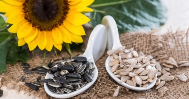 18 Incredible Benefits Of Sunflower Seeds For Skin, Hair And Health