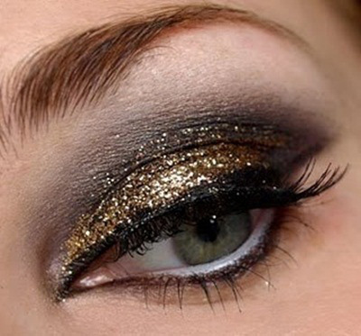 How to Apply Shimmery Eye Makeup