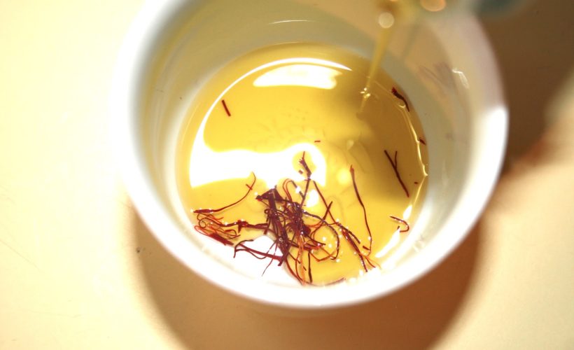 Benefits an uses of saffron oil