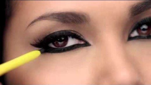 how to apply kajal on lower lid