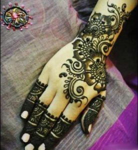 25 DIY Mehndi Designs for Regular Use