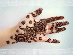 25 DIY Mehndi Designs for Regular Use