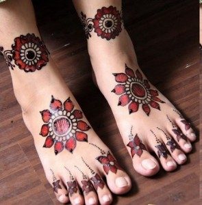 25 DIY Mehndi Designs for Regular Use