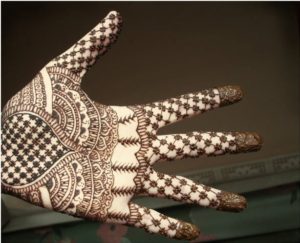 25 DIY Mehndi Designs for Regular Use