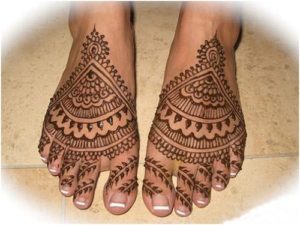 25 DIY Mehndi Designs for Regular Use