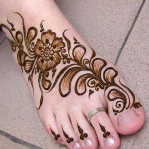 25 DIY Mehndi Designs for Regular Use