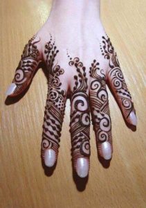 25 DIY Mehndi Designs for Regular Use