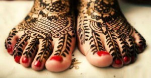 25 DIY Mehndi Designs for Regular Use