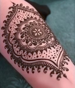 25 DIY Mehndi Designs for Regular Use