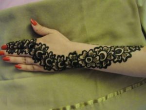 25 DIY Mehndi Designs for Regular Use