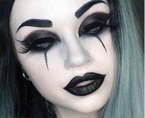 En Route the Goth Way Makeup 