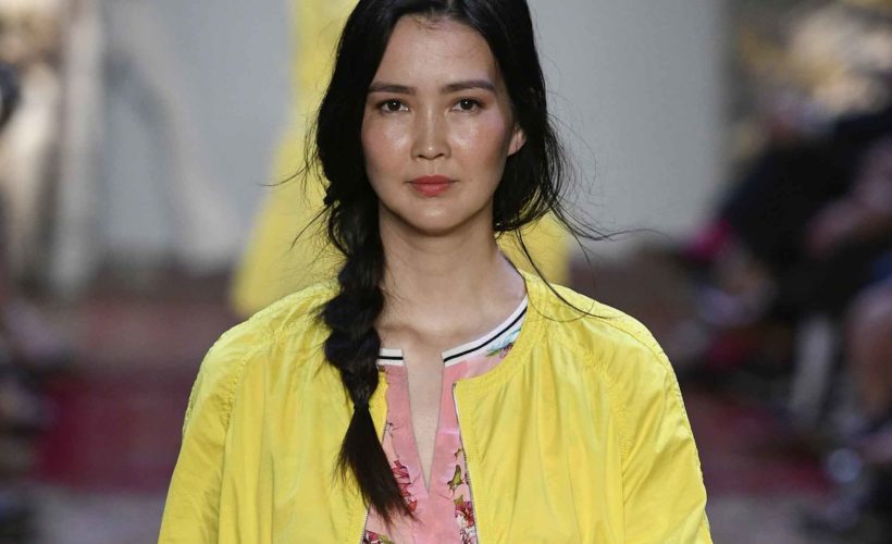 How to Scrunch Hair In an Easy and Effective Way