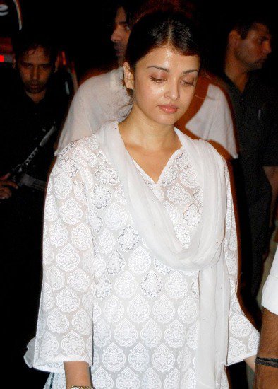 Aishwarya Rai Without Makeup in White Dress