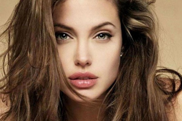 Angelina Jolie, Eyebrow tattoo