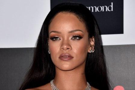 Rihanna, Eyebrow tattoo