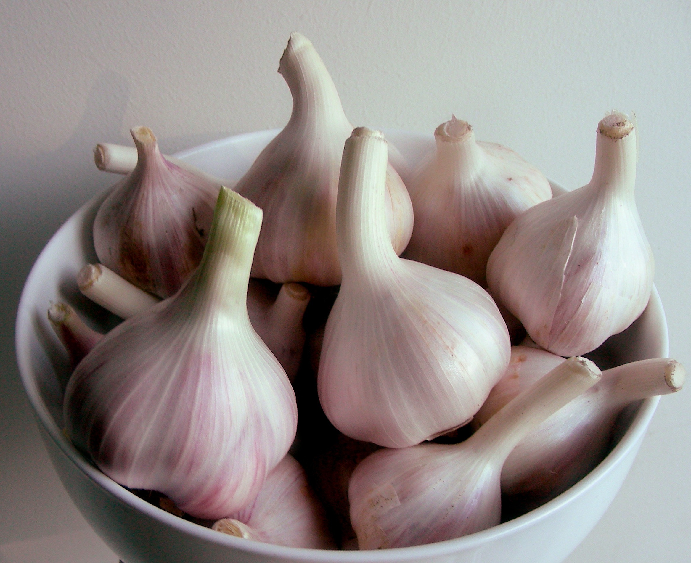 How to eliminate the smell of garlic from your breath and your hands