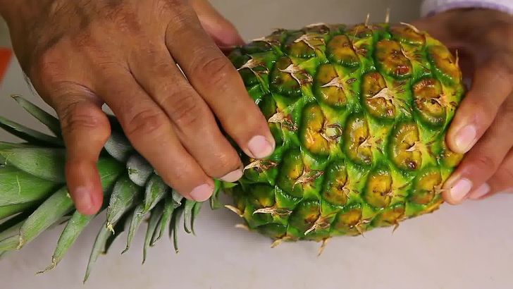 6 Reasons Why You Should Not Throw Pineapple Peel Away!
