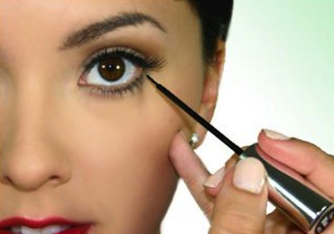 Step-By-Step Guide To Apply Eyeshadow Like A Pro