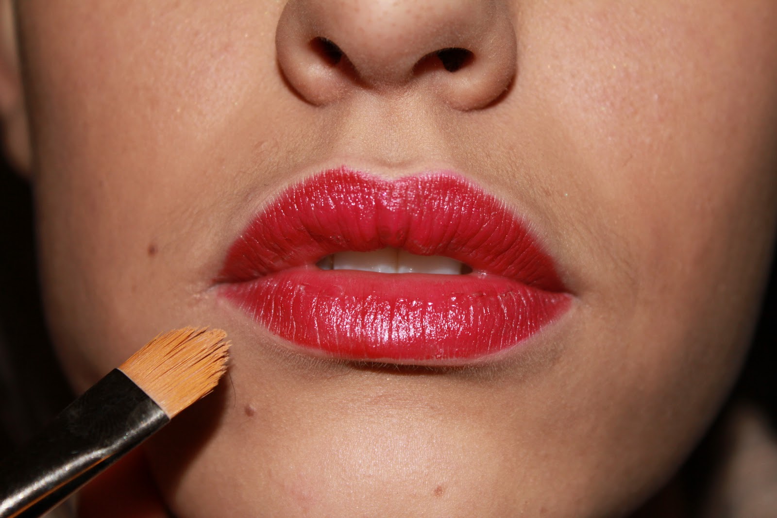 Steps To Apply Lipstick Perfectly