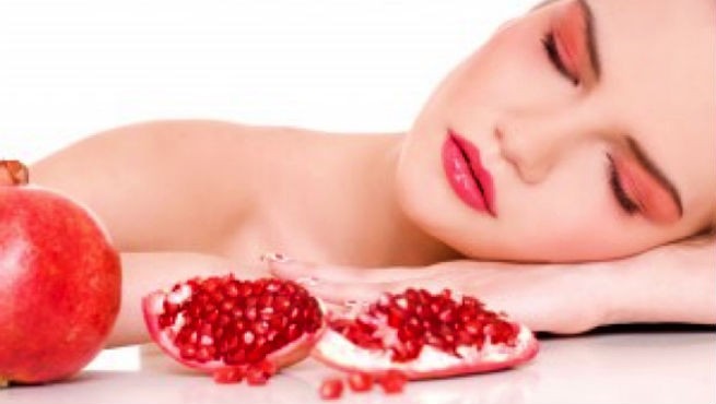 5 Simple Methods To Prepare Pomegranate Face Mask At Home