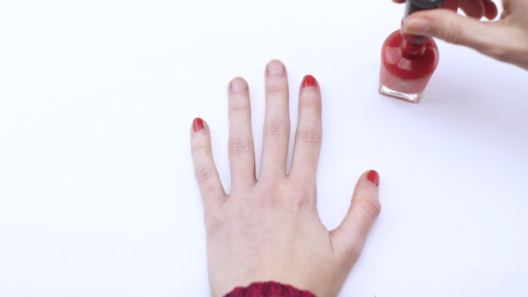 5 WAYS TO DRY NAIL POLISH QUICKLY