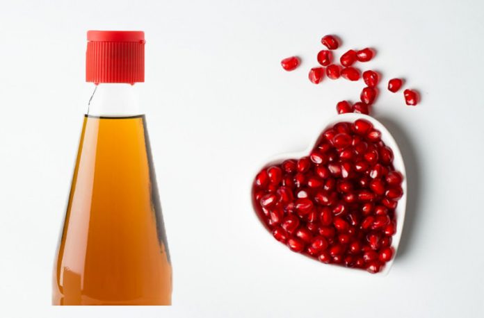 8 Incredible Benefits & Uses of Pomegranate Seed Oil