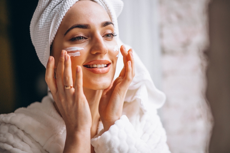 5 Natural Eye Creams for Dark Circles