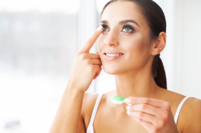 Makeup Tips for Wear Contact Lenses