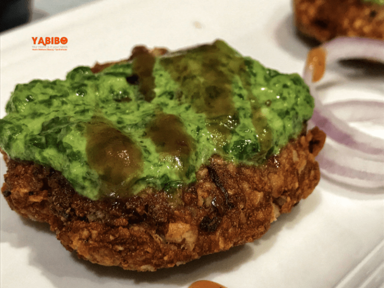 Oats Tikki with Tangy Green Chutney